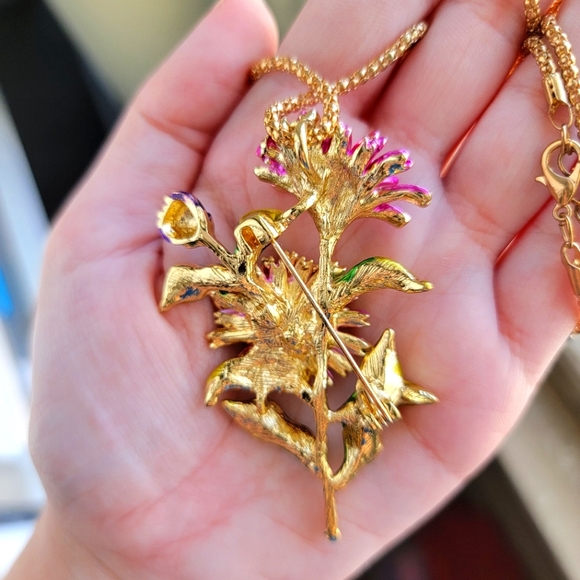 Betsy Johnson flower pendant with pin back - Picture 3 of 5